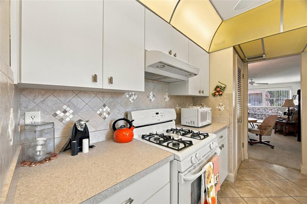 For Sale: $129,999 (2 beds, 2 baths, 1185 Square Feet)
