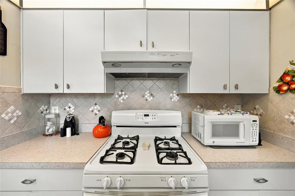 For Sale: $129,999 (2 beds, 2 baths, 1185 Square Feet)