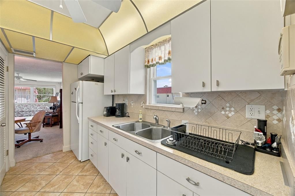 For Sale: $129,999 (2 beds, 2 baths, 1185 Square Feet)