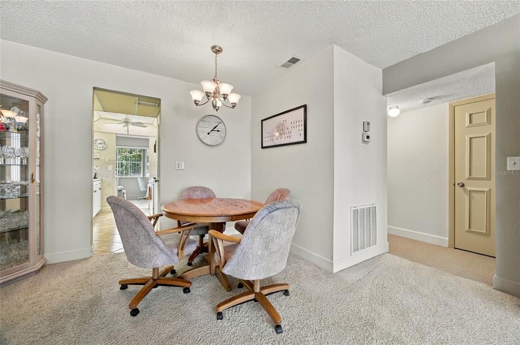 For Sale: $129,999 (2 beds, 2 baths, 1185 Square Feet)