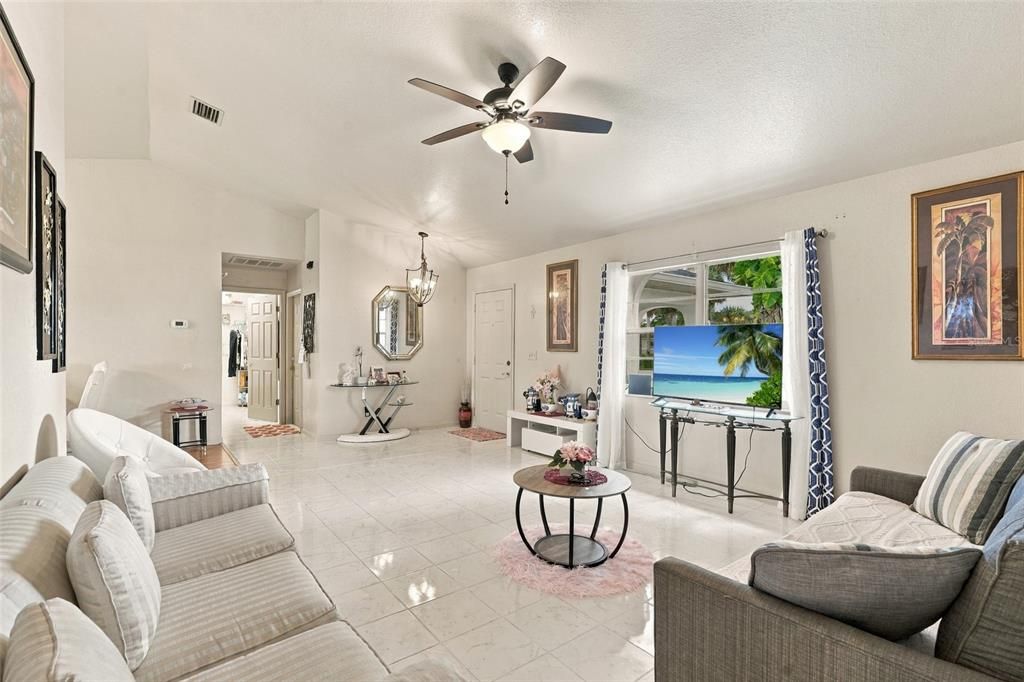 For Sale: $260,000 (3 beds, 2 baths, 1363 Square Feet)