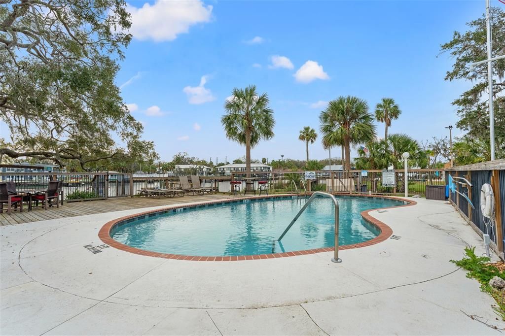For Sale: $290,000 (2 beds, 2 baths, 1339 Square Feet)