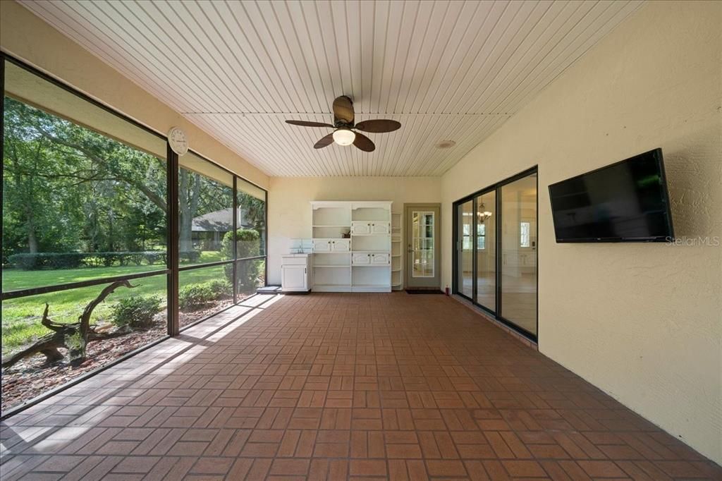 For Rent: $3,400 (3 beds, 2 baths, 2350 Square Feet)