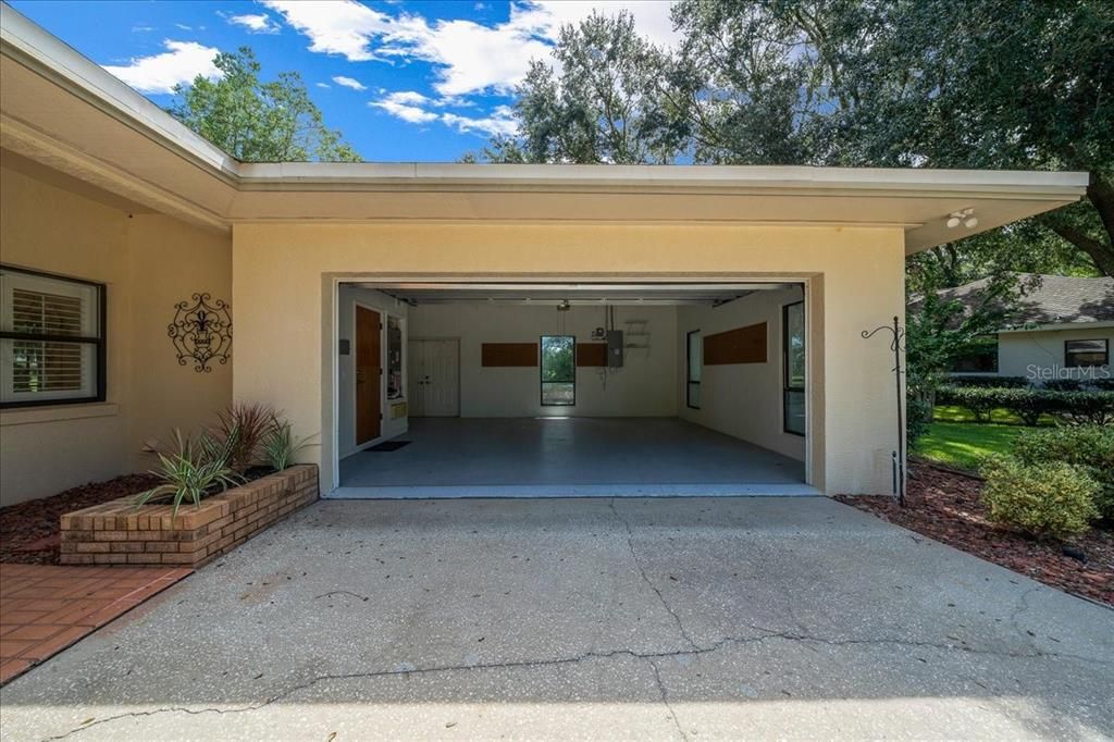 For Rent: $3,400 (3 beds, 2 baths, 2350 Square Feet)