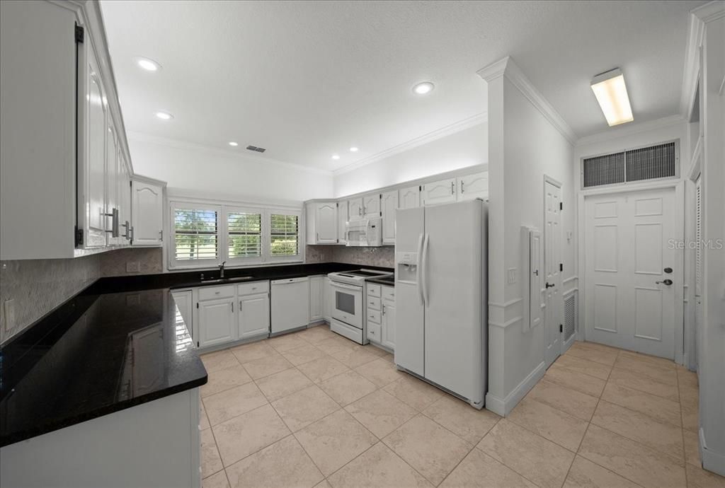 For Rent: $3,400 (3 beds, 2 baths, 2350 Square Feet)
