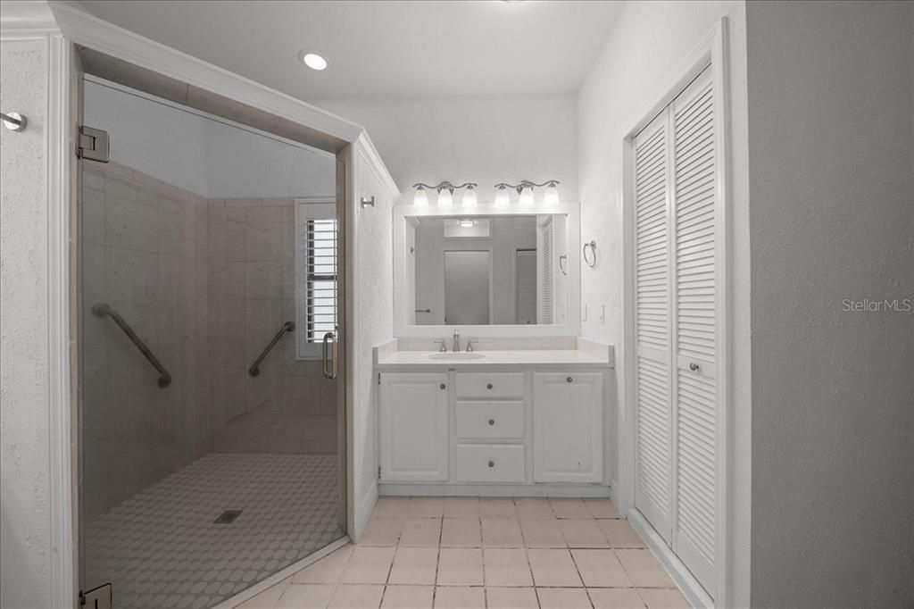 For Rent: $3,400 (3 beds, 2 baths, 2350 Square Feet)