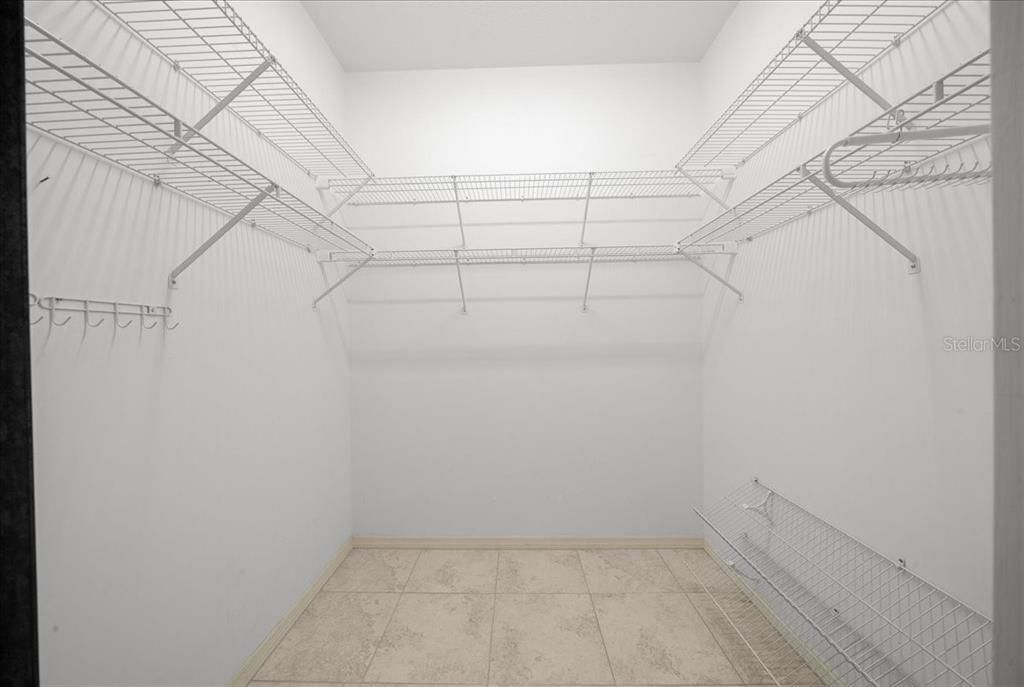 For Rent: $3,400 (3 beds, 2 baths, 2350 Square Feet)