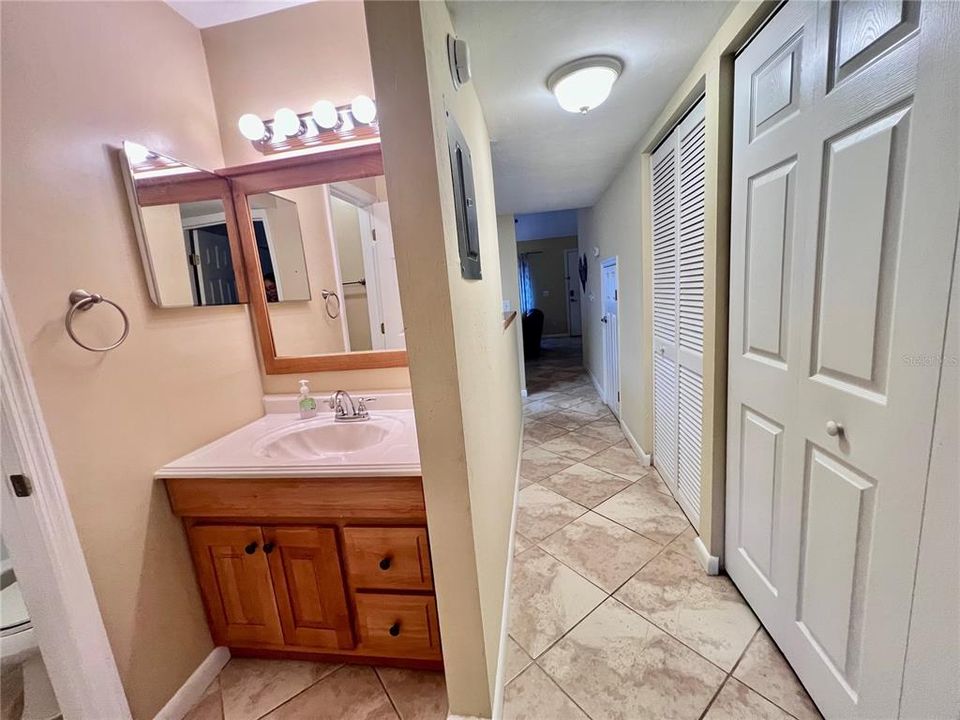 出租: $1,300 (2 贝兹, 2 浴室, 975 平方英尺)