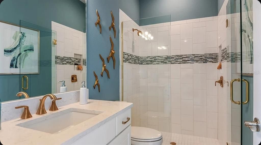 En Venta: $1,040,204 (3 camas, 3 baños, 2406 Pies cuadrados)