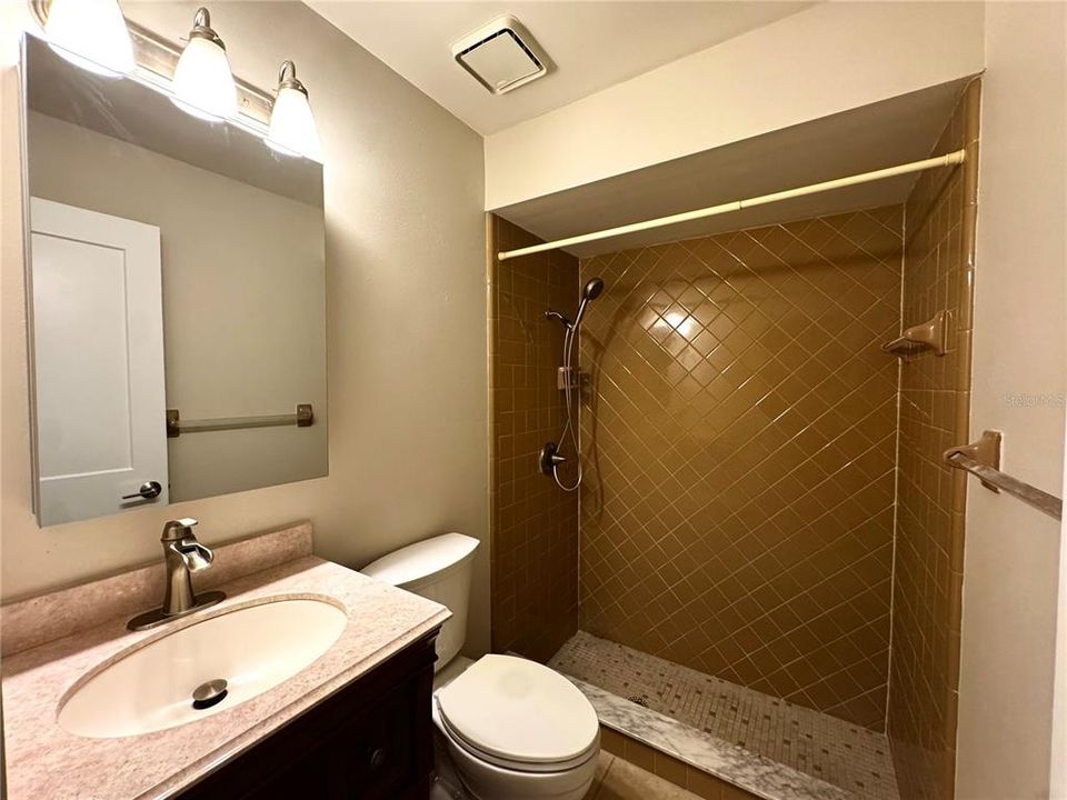 В аренду: $2,100 (3 спален, 2 ванн, 1174 Квадратных фут)