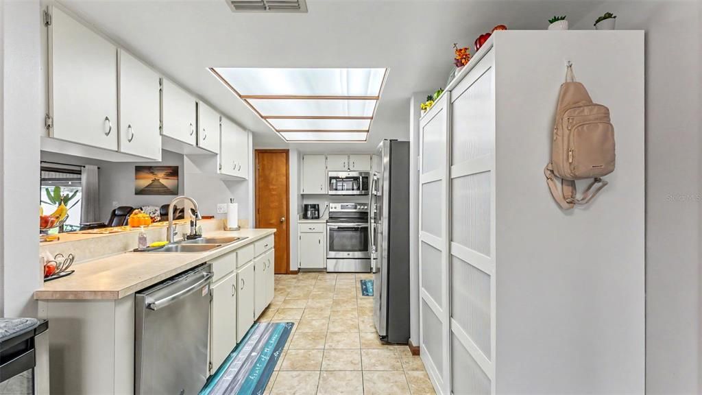 На продажу: $365,000 (3 спален, 2 ванн, 1567 Квадратных фут)