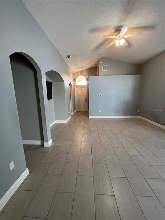 For Sale: $279,900 (3 beds, 2 baths, 1374 Square Feet)