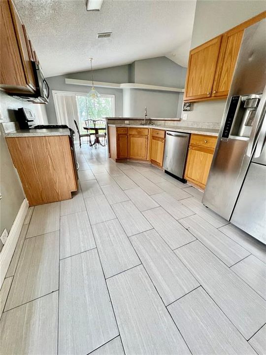 For Sale: $279,900 (3 beds, 2 baths, 1374 Square Feet)