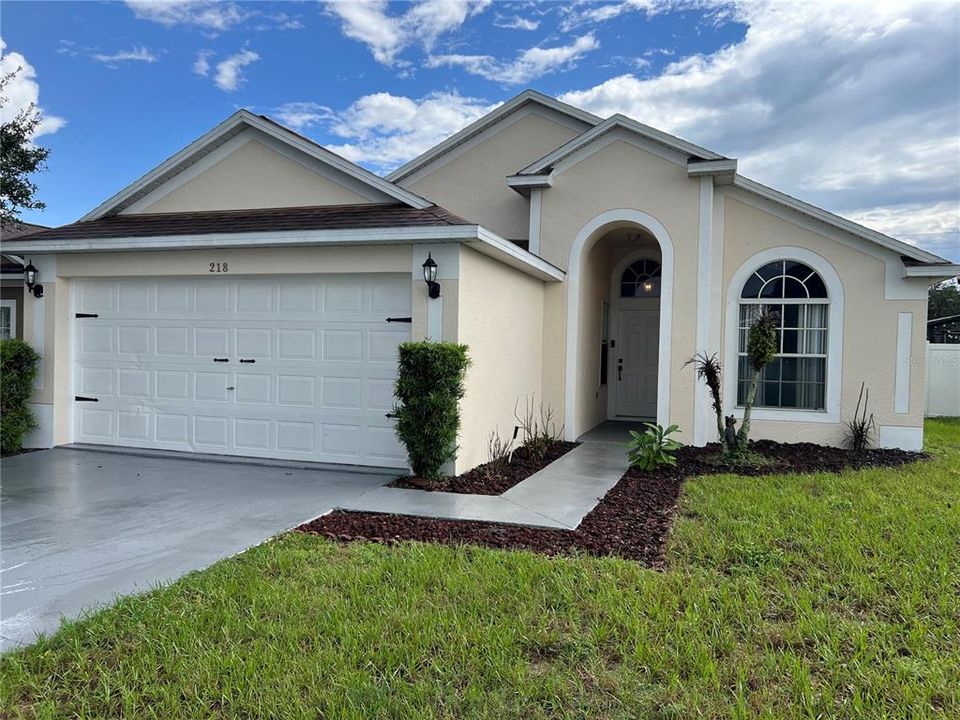 For Sale: $279,900 (3 beds, 2 baths, 1374 Square Feet)