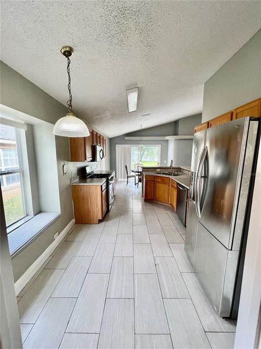 For Sale: $279,900 (3 beds, 2 baths, 1374 Square Feet)