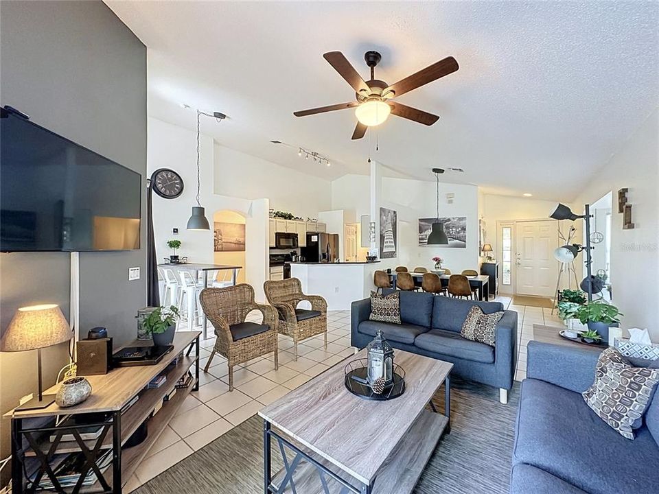 For Sale: $369,000 (4 beds, 3 baths, 1542 Square Feet)