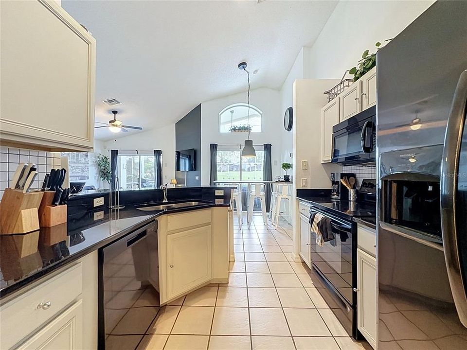For Sale: $369,000 (4 beds, 3 baths, 1542 Square Feet)