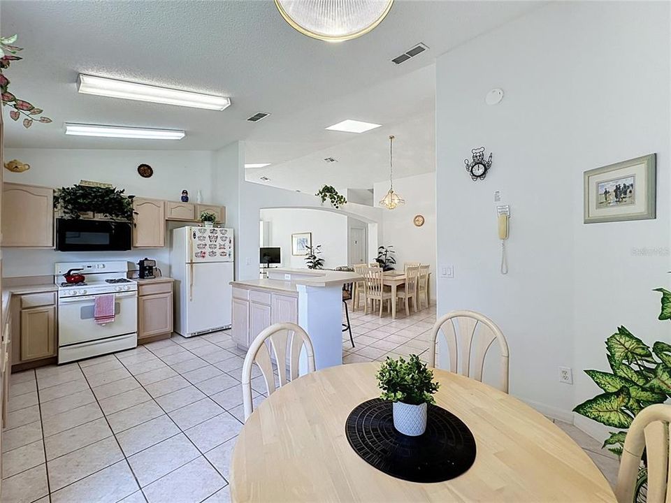 For Sale: $479,999 (5 beds, 4 baths, 2136 Square Feet)