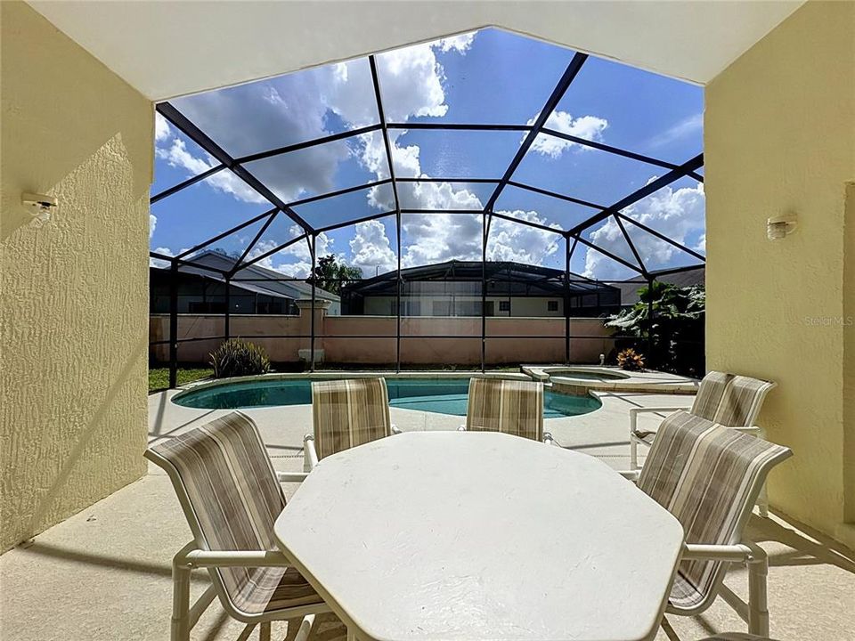 For Sale: $479,999 (5 beds, 4 baths, 2136 Square Feet)
