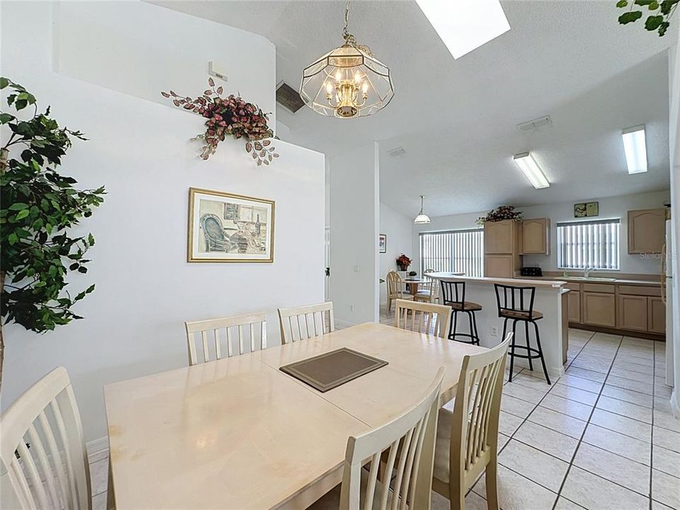 For Sale: $479,999 (5 beds, 4 baths, 2136 Square Feet)
