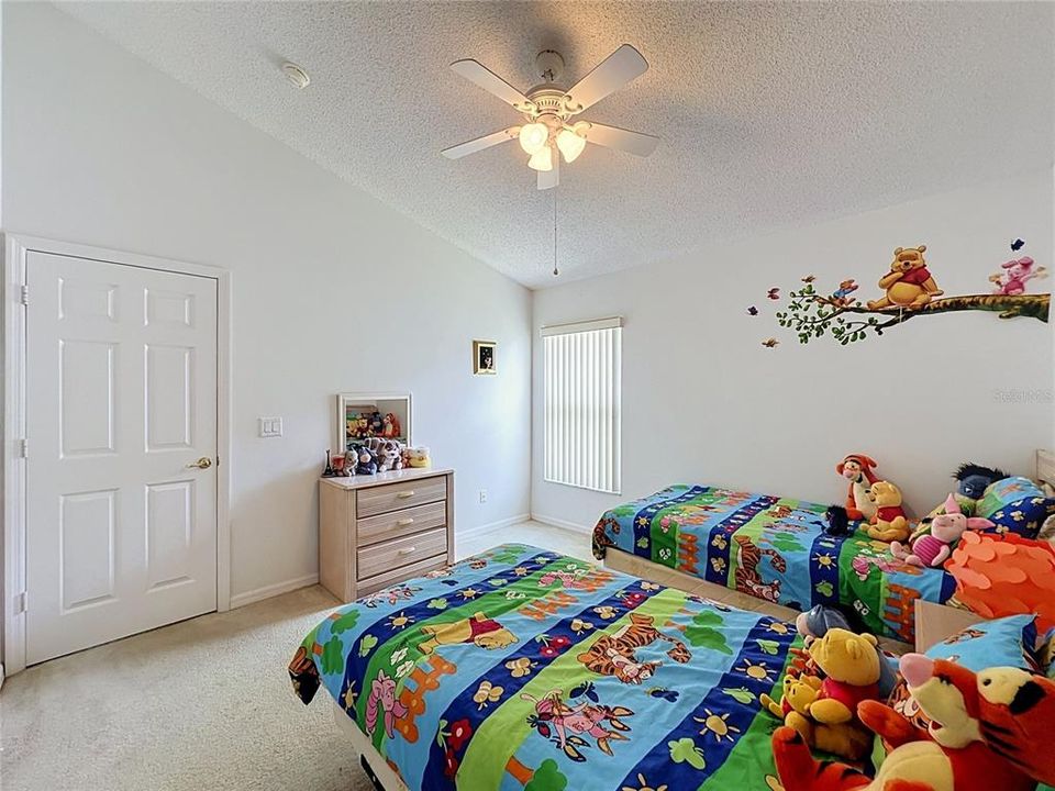 For Sale: $479,999 (5 beds, 4 baths, 2136 Square Feet)