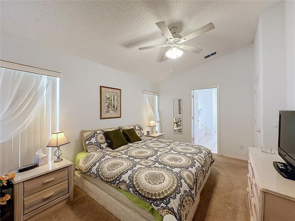 For Sale: $479,999 (5 beds, 4 baths, 2136 Square Feet)