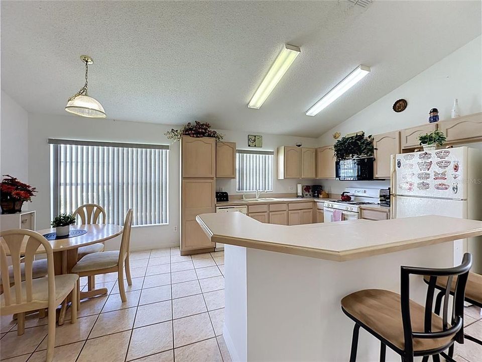 For Sale: $479,999 (5 beds, 4 baths, 2136 Square Feet)