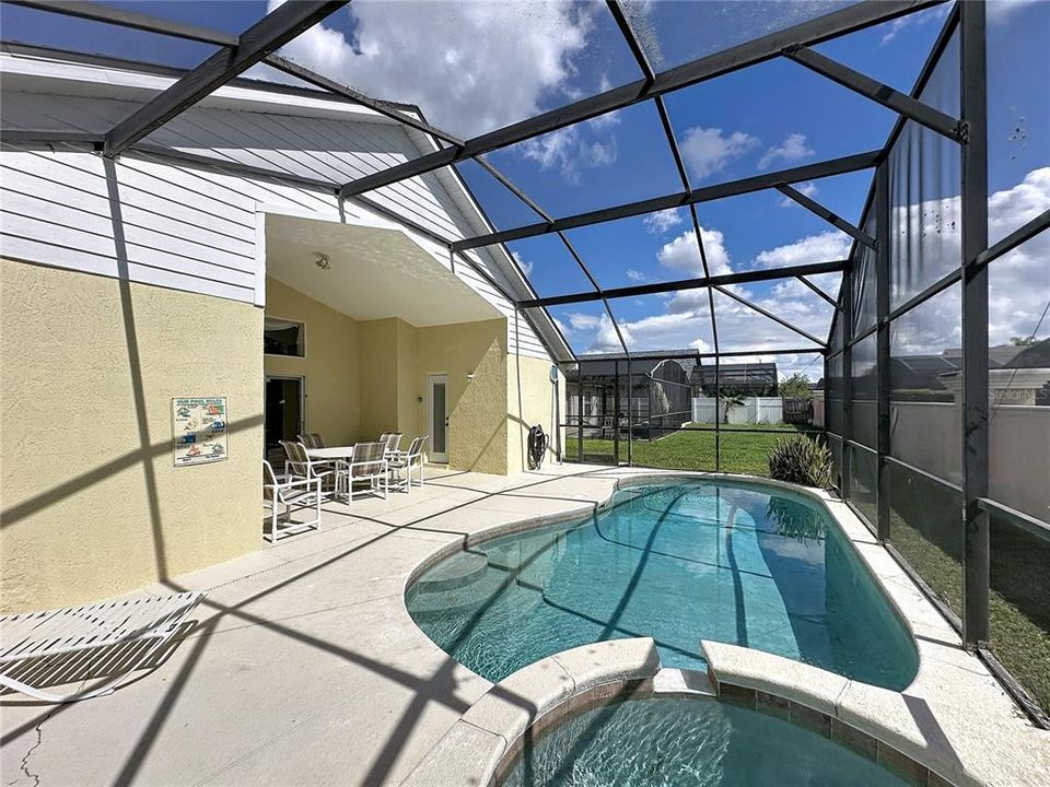 For Sale: $479,999 (5 beds, 4 baths, 2136 Square Feet)