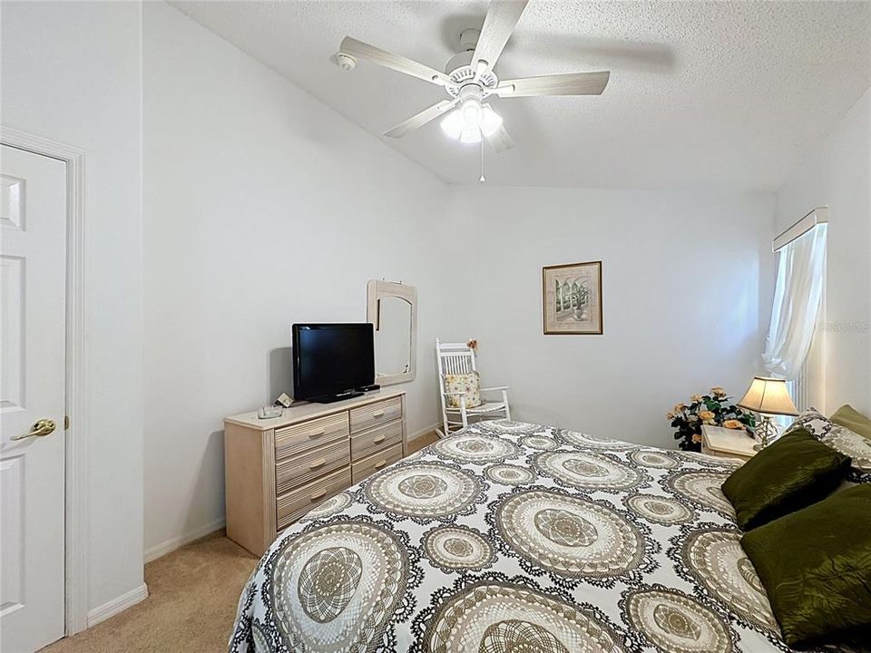 For Sale: $479,999 (5 beds, 4 baths, 2136 Square Feet)