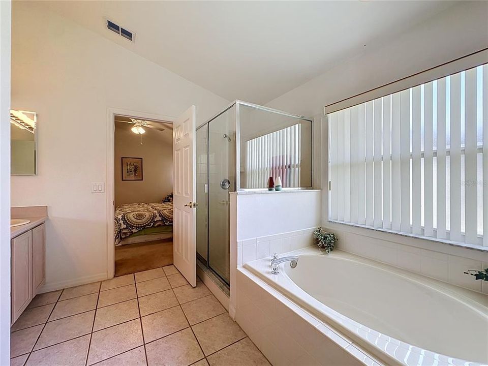 For Sale: $479,999 (5 beds, 4 baths, 2136 Square Feet)