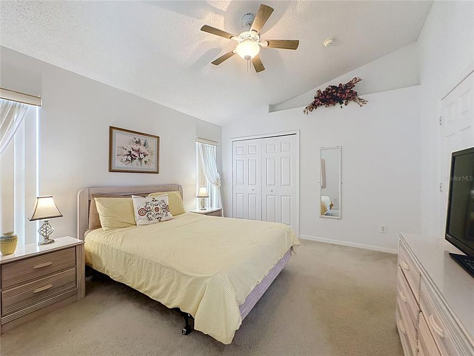For Sale: $479,999 (5 beds, 4 baths, 2136 Square Feet)
