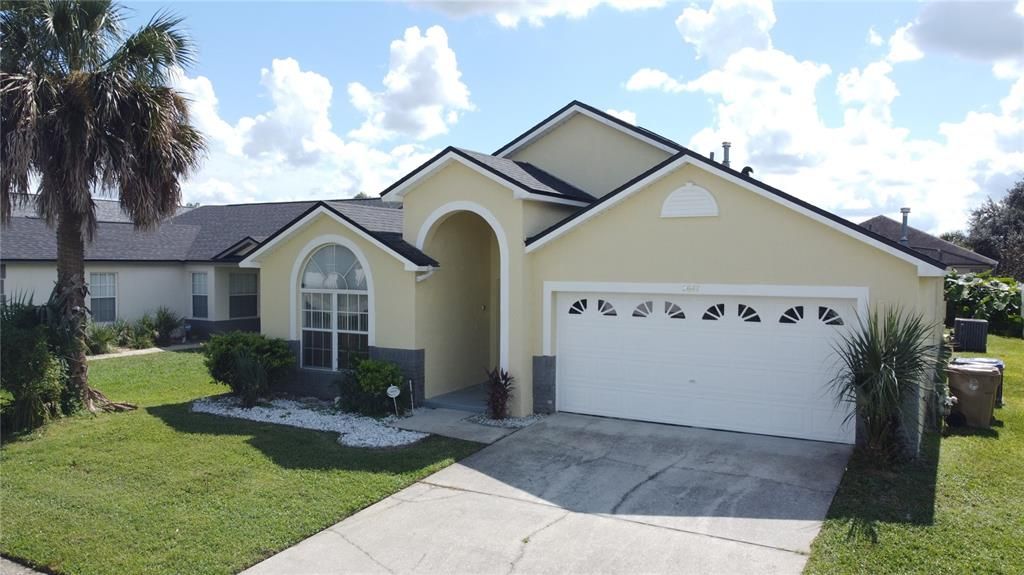 For Sale: $479,999 (5 beds, 4 baths, 2136 Square Feet)