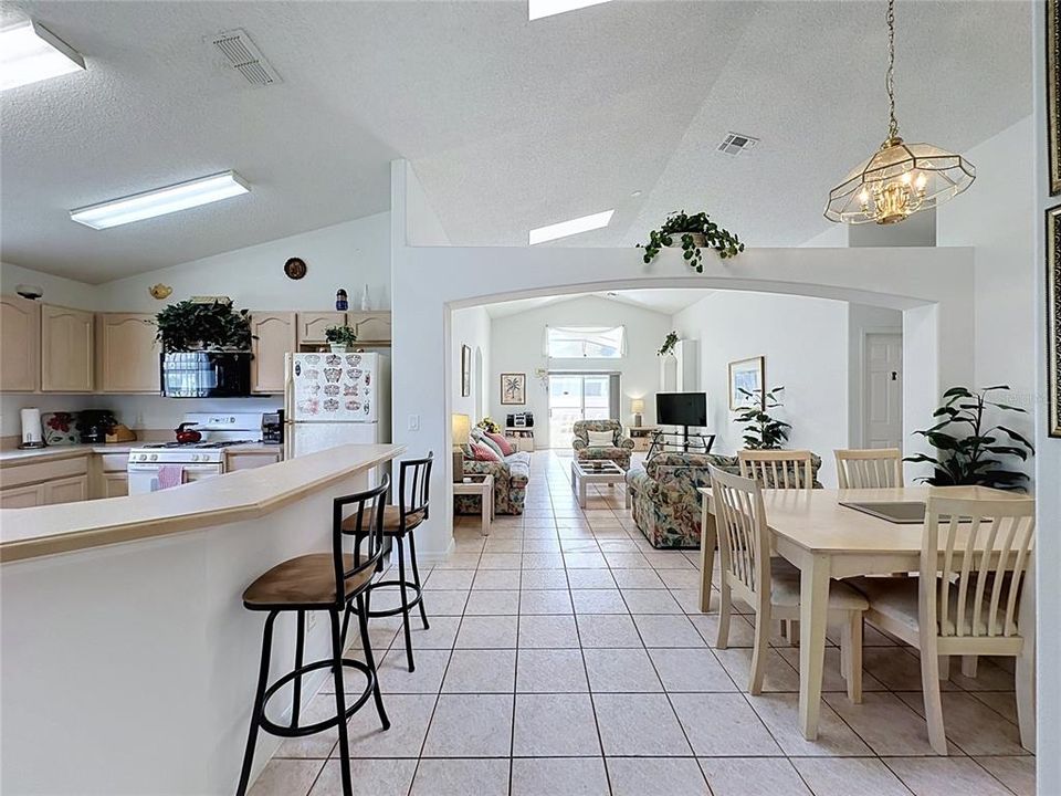 For Sale: $479,999 (5 beds, 4 baths, 2136 Square Feet)