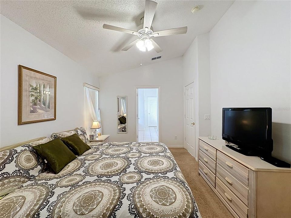 For Sale: $479,999 (5 beds, 4 baths, 2136 Square Feet)