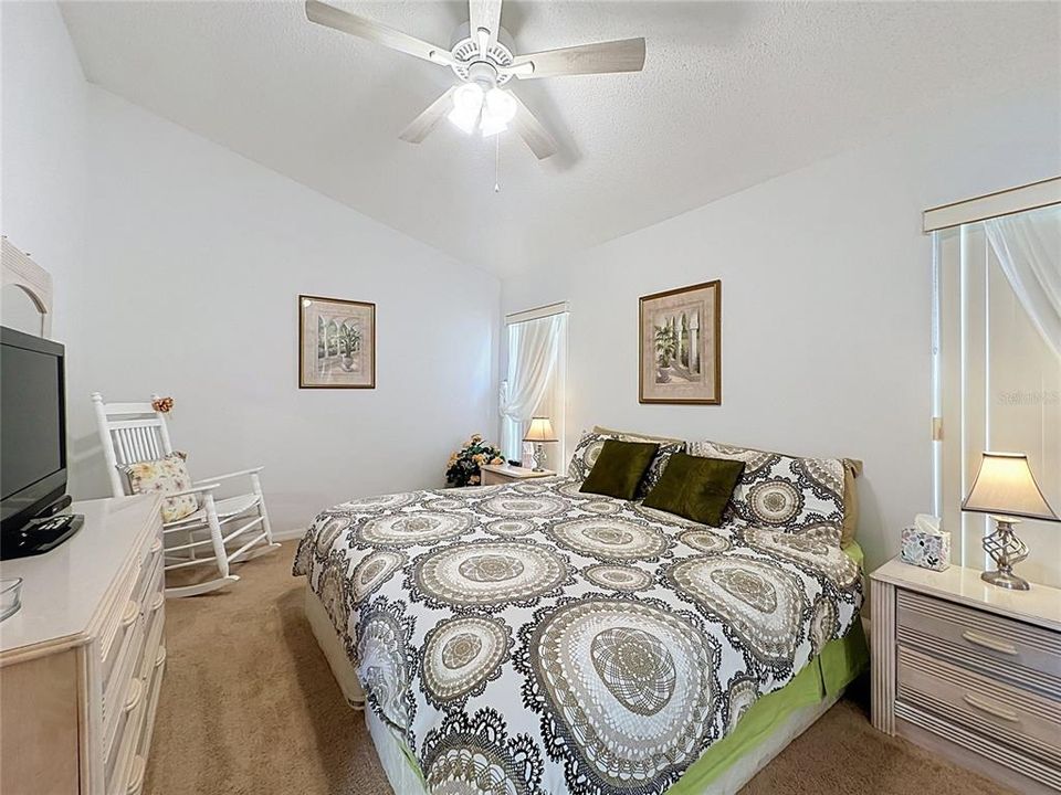 For Sale: $479,999 (5 beds, 4 baths, 2136 Square Feet)