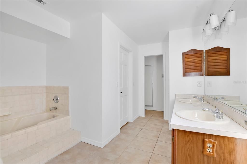For Sale: $669,900 (4 beds, 2 baths, 2495 Square Feet)