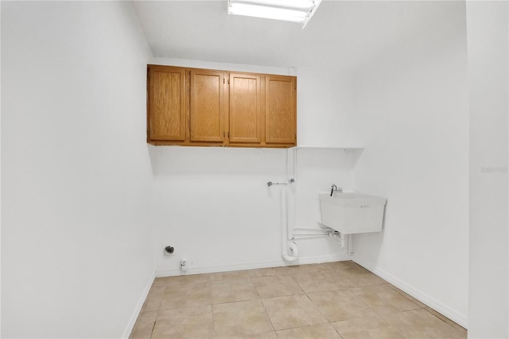 For Sale: $669,900 (4 beds, 2 baths, 2495 Square Feet)