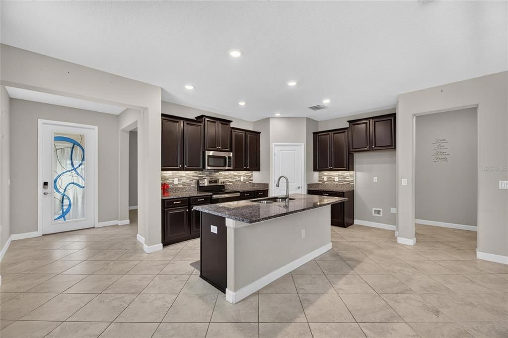 For Sale: $355,000 (3 beds, 2 baths, 1752 Square Feet)