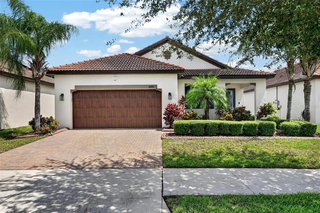For Sale: $355,000 (3 beds, 2 baths, 1752 Square Feet)