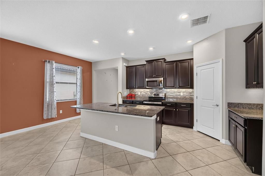For Sale: $355,000 (3 beds, 2 baths, 1752 Square Feet)