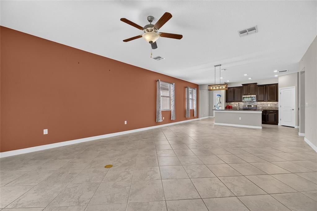 For Sale: $355,000 (3 beds, 2 baths, 1752 Square Feet)