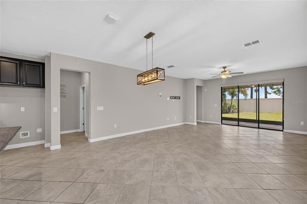 For Sale: $355,000 (3 beds, 2 baths, 1752 Square Feet)