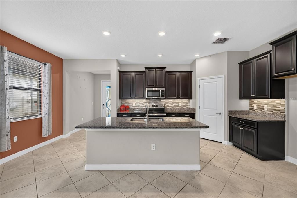For Sale: $355,000 (3 beds, 2 baths, 1752 Square Feet)
