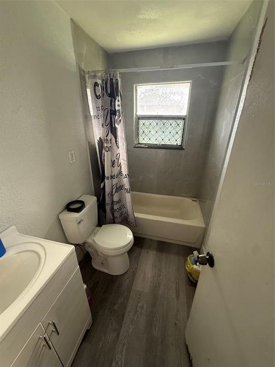For Sale: $179,900 (3 beds, 1 baths, 904 Square Feet)