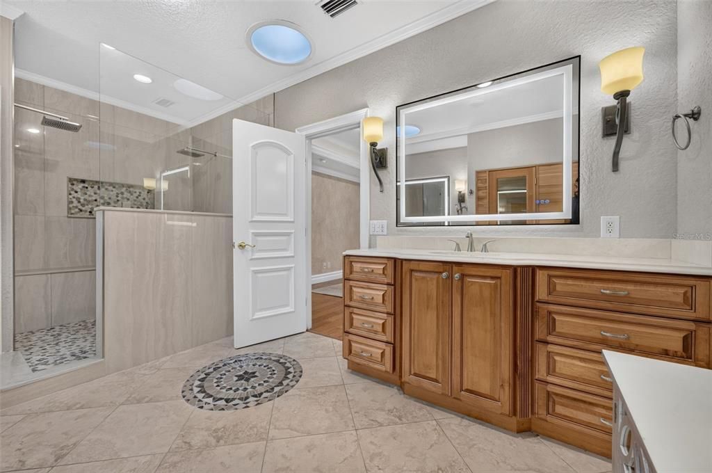 For Sale: $1,690,000 (5 beds, 5 baths, 5825 Square Feet)