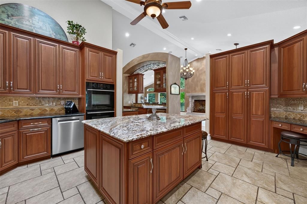For Sale: $1,690,000 (5 beds, 5 baths, 5825 Square Feet)