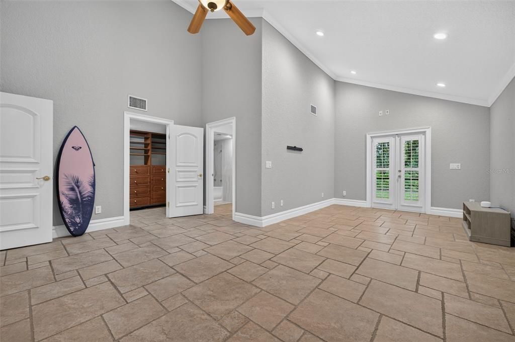 For Sale: $1,690,000 (5 beds, 5 baths, 5825 Square Feet)