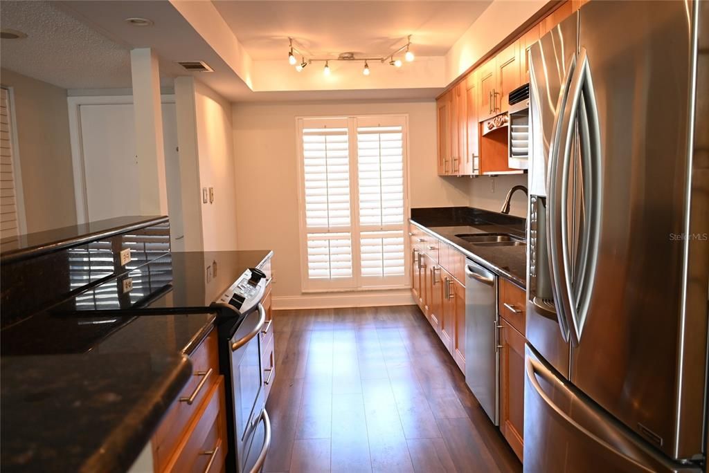待售: $190,000 (2 贝兹, 2 浴室, 1070 平方英尺)