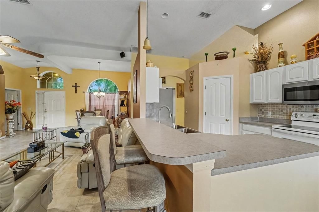 En Venta: $465,000 (4 camas, 2 baños, 1946 Pies cuadrados)