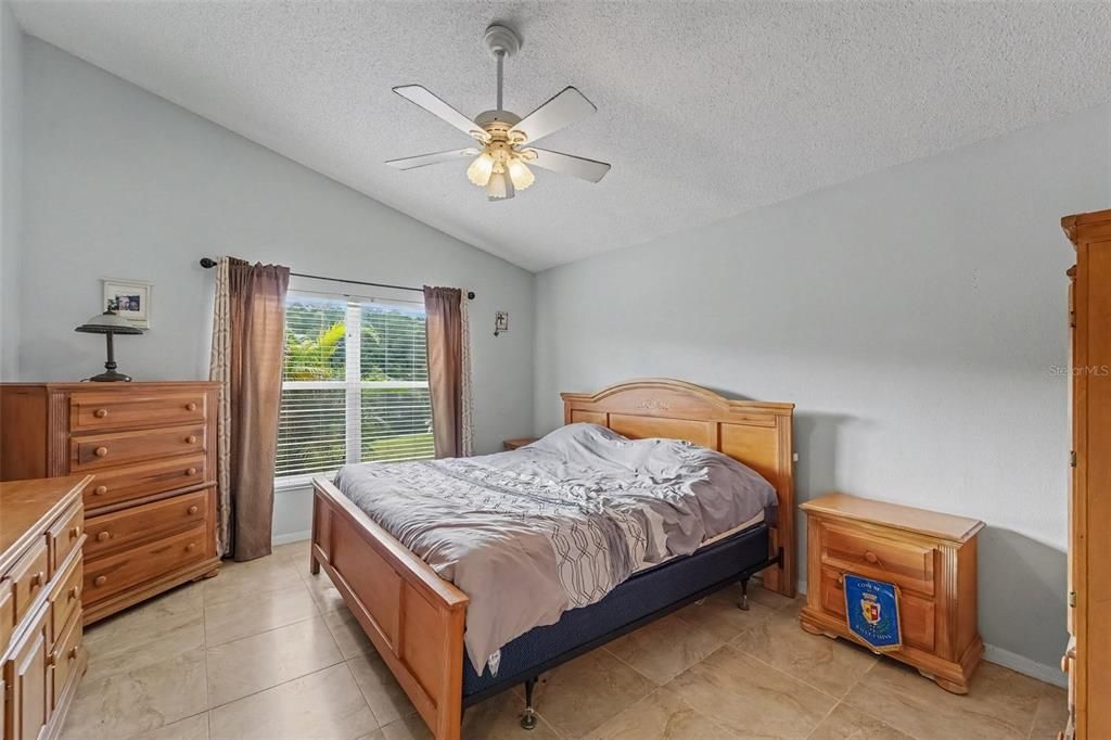 En Venta: $465,000 (4 camas, 2 baños, 1946 Pies cuadrados)